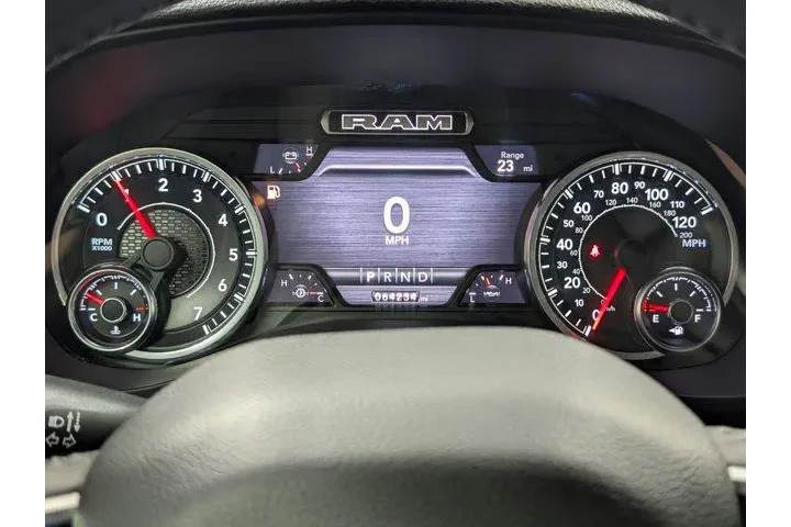 $36401 : Ram 1500 2022 4x4 Laramie 4d image 3