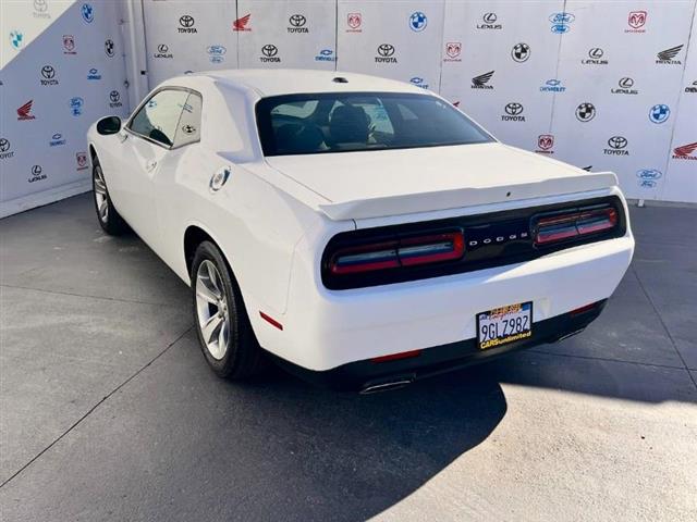 $17995 : Used 2019 Challenger SXT RWD image 5