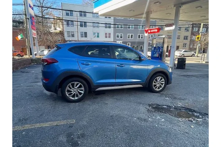 $12995 : 2017 Tucson SE Plus image 9