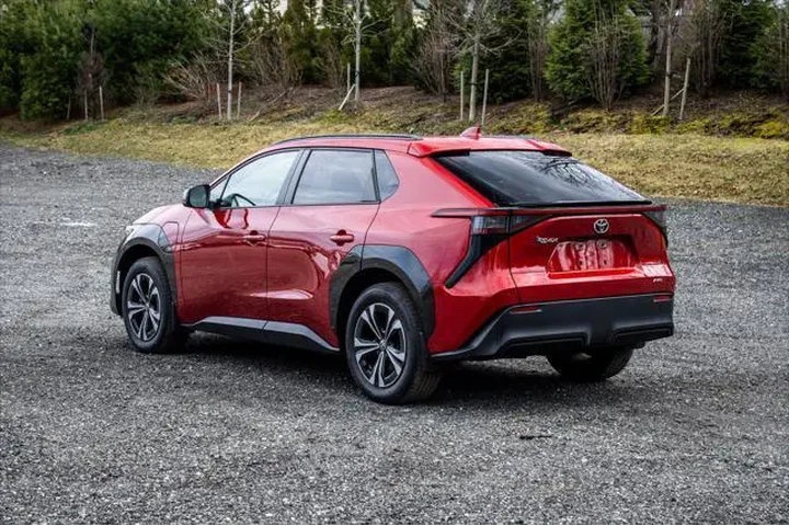 $17995 : Toyota bZ4X 2023 AWD XLE 4dr image 5