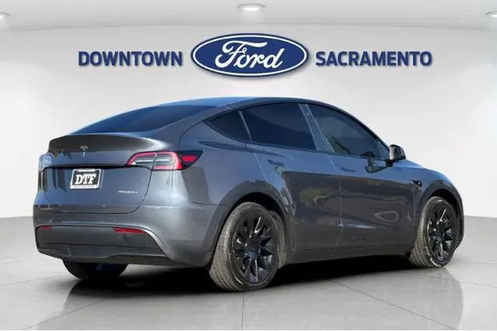 $29377 : Tesla Model Y 2023 AWD 4dr C image 3