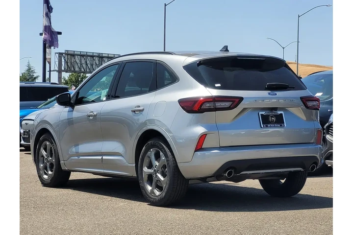 $18888 : Ford Escape 2023 ST-Line 4dr image 6