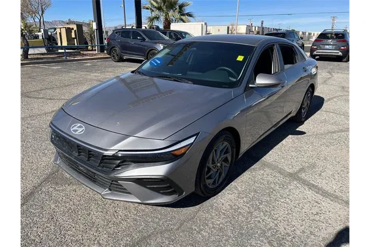 $22205 : Hyundai ELANTRA 2024 SEL 4dr image 3