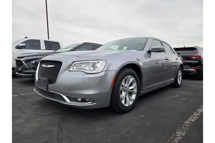 $16991 : Chrysler 300 2016 Limited 4d image 2