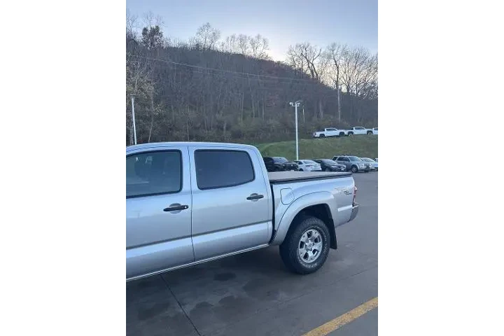 $17990 : Toyota Tacoma 2010 4x4 V6 4d image 4