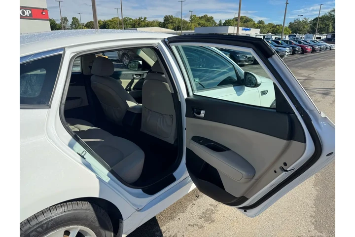 $7980 : 2018 Optima LX Auto image 9