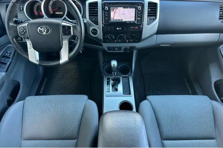$26500 : Toyota Tacoma 2014 4x4 V6 4d image 6