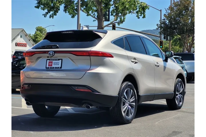 $29199 : Gold Certified2023 Venza LE image 5