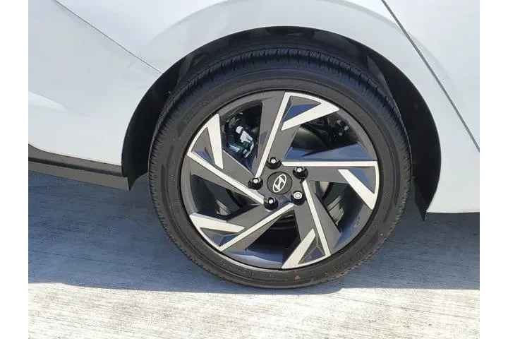 $20559 : Hyundai ELANTRA 2025 SEL Con image 5