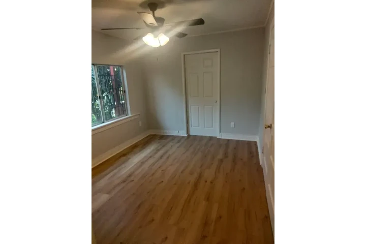 $1300 : Rento estudio-Huntington Park image 5