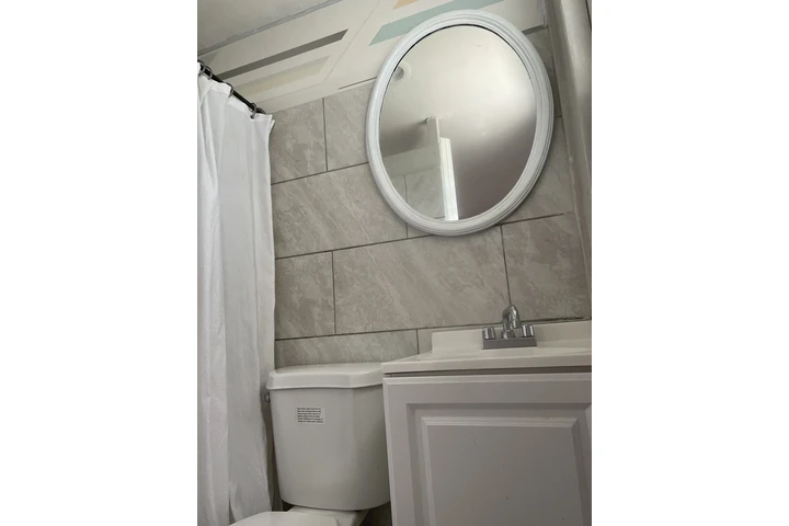 $670 : Separate entrance Room image 3
