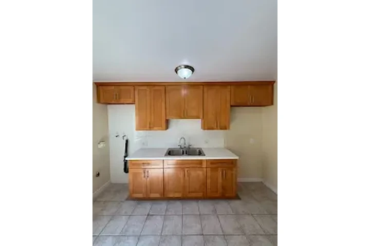 $2100 : CUDAHY RENTO APTO image 5