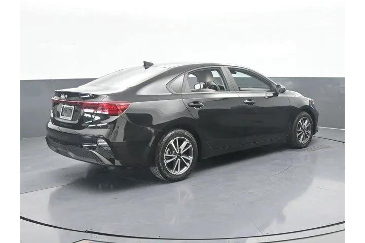 $13995 : Kia Forte 2022 FE 4dr Sedan image 6