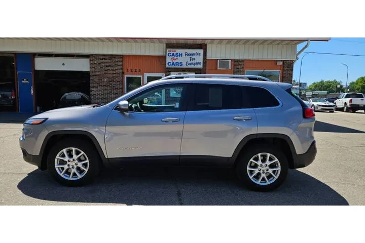 $17490 : 2018 Cherokee Latitude image 1