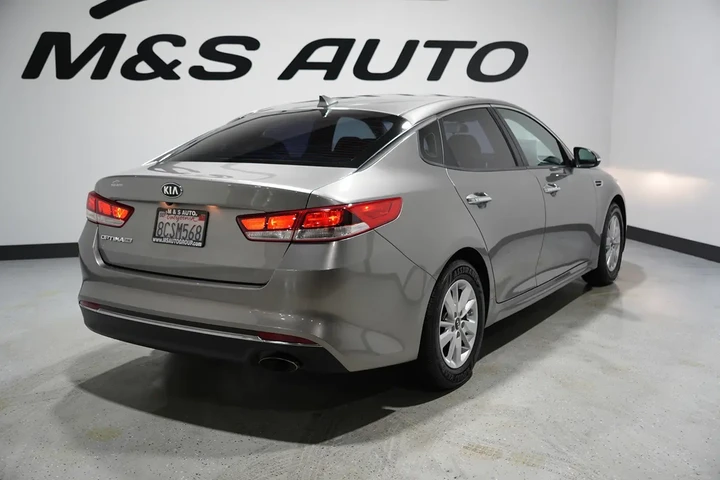 $11157 : 2018 Optima image 9