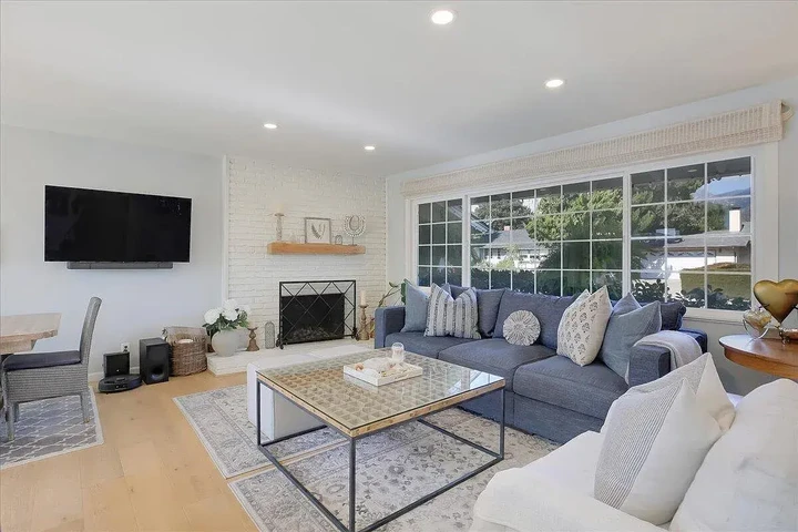 $2000 : 3715 Brent St, Santa Barbara, image 1