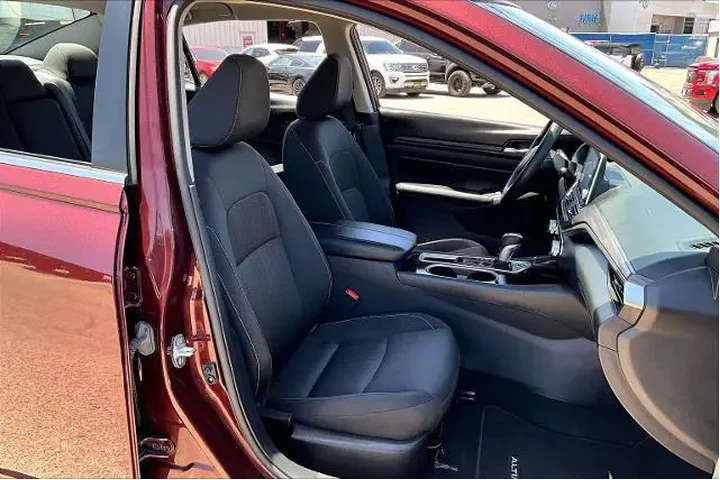 $21538 : Nissan Altima 2024 2.5 SV 4d image 9