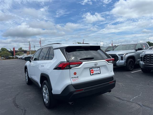 $21490 : PRE-OWNED 2019 TOYOTA RAV4 LE image 5