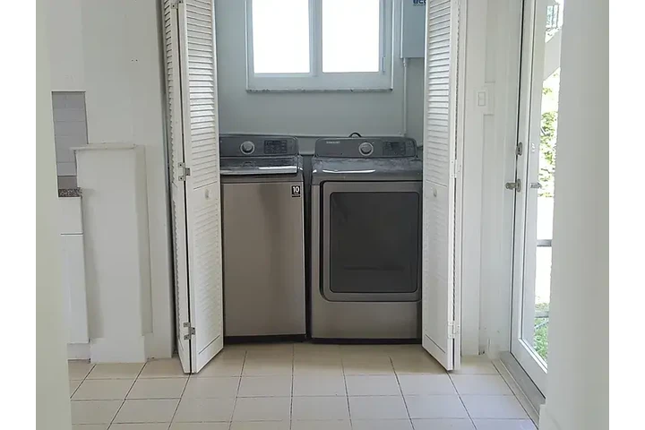 $900 : Cozy house completely upgrade! image 7