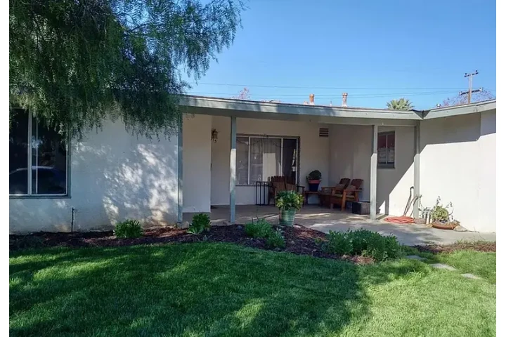 $2200 : This cozy single-family home image 1