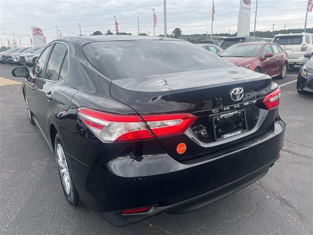 $15990 : PRE-OWNED 2018 TOYOTA CAMRY L image 5