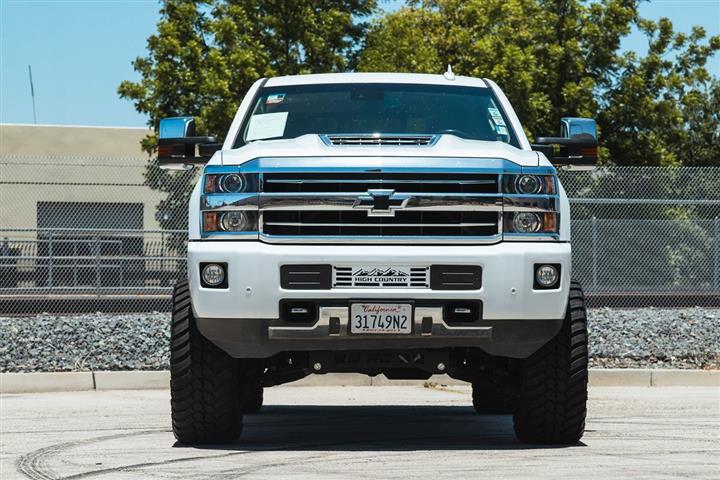 $61995 : 2019 Silverado 3500HD High Co image 8