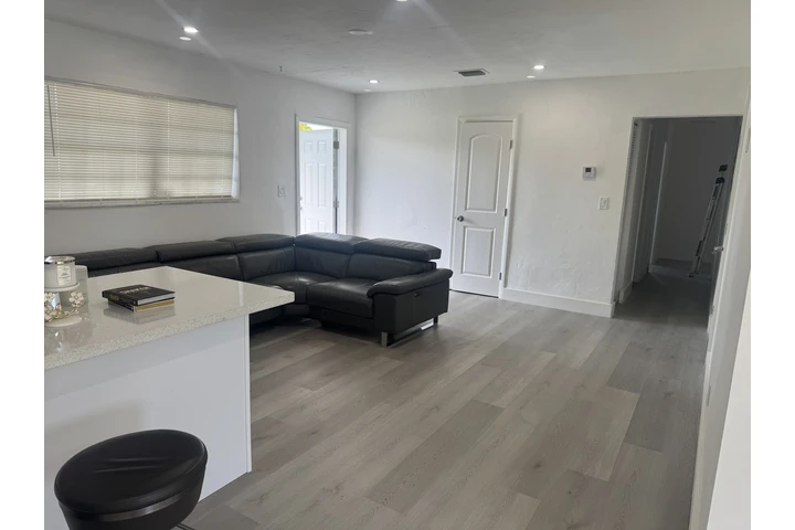 $3800 : Casa Miami Gardens image 6