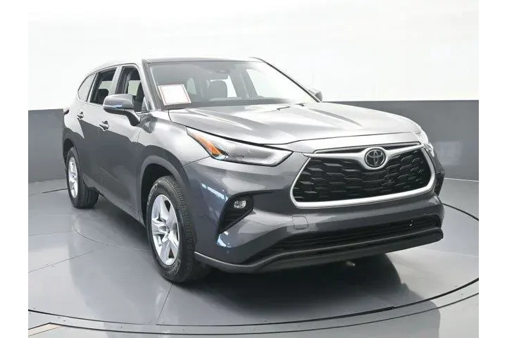 $31541 : Toyota Highlander 2024 LE 4d image 9