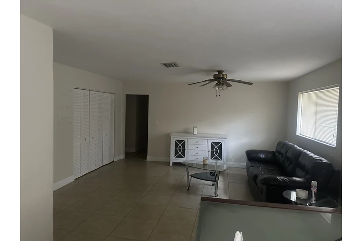 $850 : Habitaciones en North Miami image 3