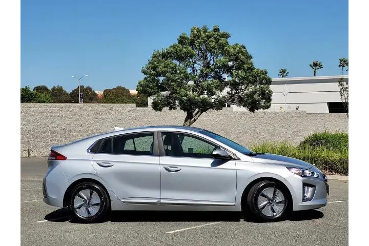 $17900 : Hyundai IONIQ Hybrid 2022 SE image 3