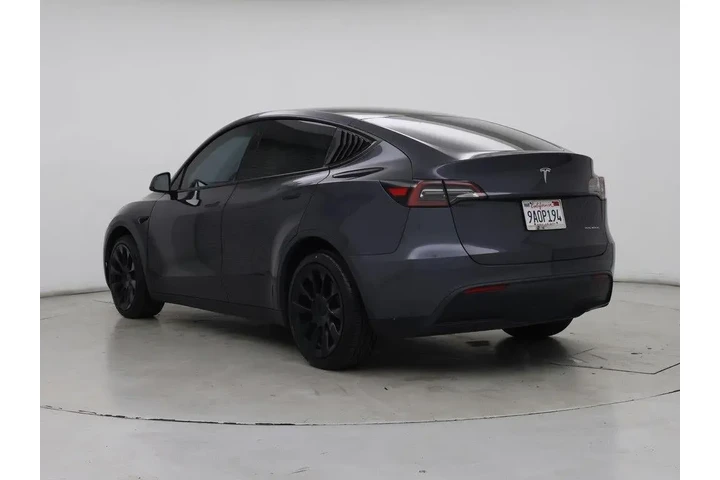 $27998 : Tesla Model Y 2022 AWD Long image 2