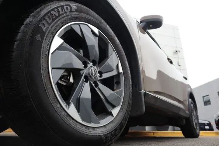 $23367 : Nissan Rogue 2024 AWD SV 4dr image 9