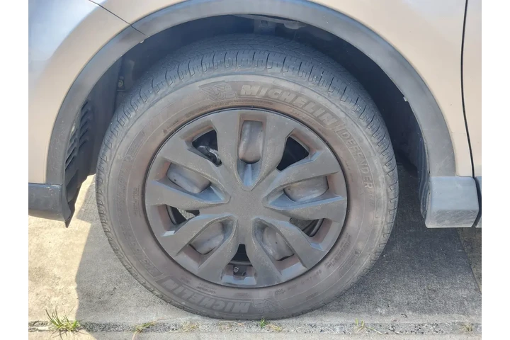 Toyota RAV4 2017 LE 4dr SUV image 7