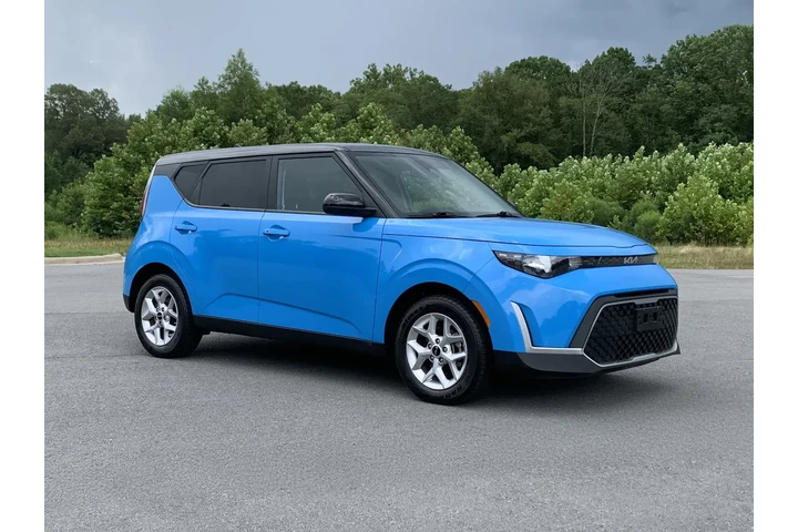 $20900 : 2023 SOUL image 1