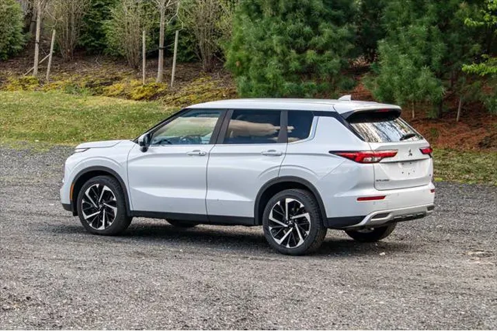 $21195 : Mitsubishi Outlander 2024 AW image 5