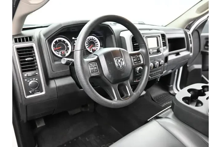 $28594 : Ram 1500 Classic 2021 4x4 Tr image 8