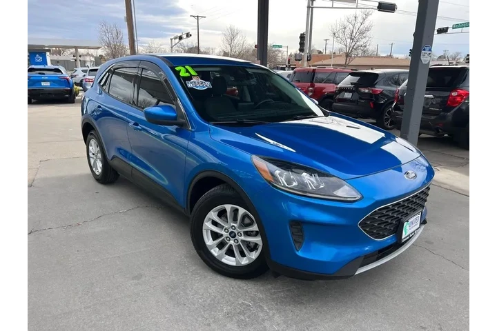 2021 Escape SE image 3