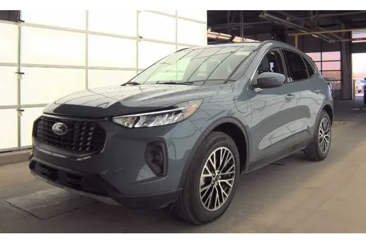 $27990 : Ford Escape Plug-In Hybrid 2 image 1