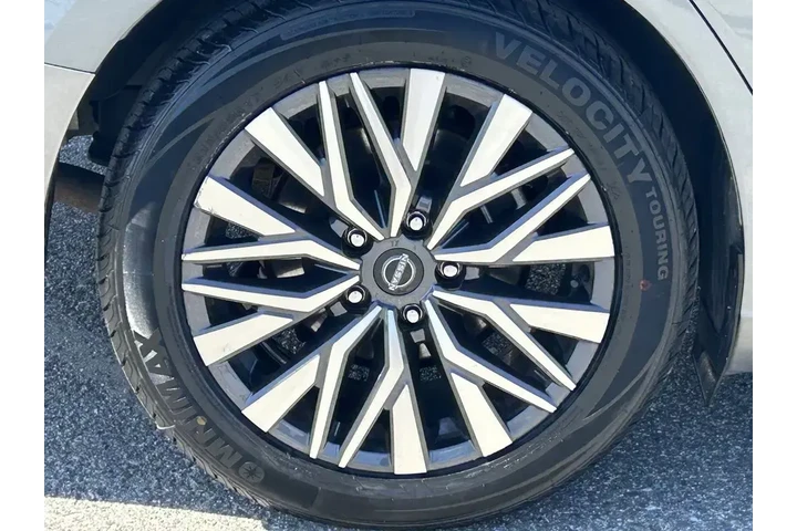 $17296 : Nissan Altima 2023 2.5 SV 4d image 7