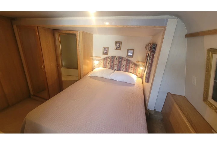 $1500 : 30 FT TRAILER image 3