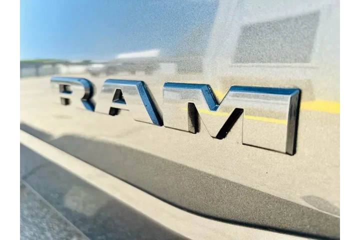 $29995 : 2021 RAM 1500 Big Horn Crew C image 9