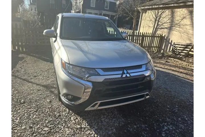 $15998 : Mitsubishi Outlander 2019 AW image 2