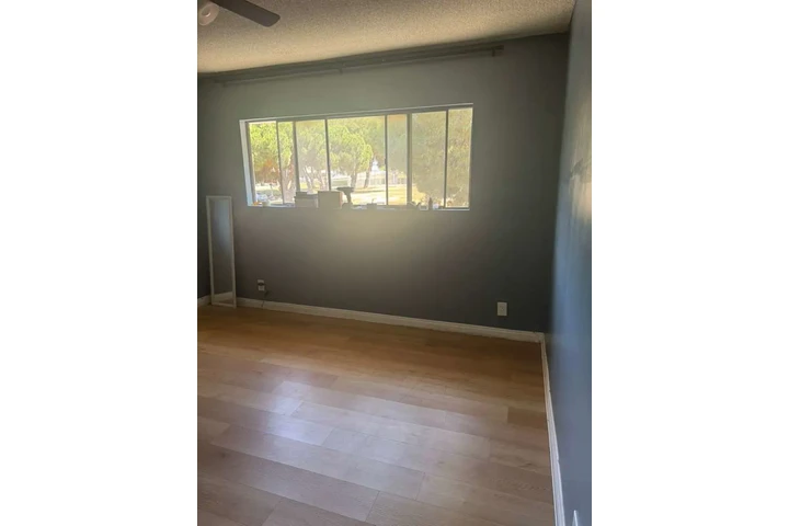 $1100 : Recamara amplia LA image 5