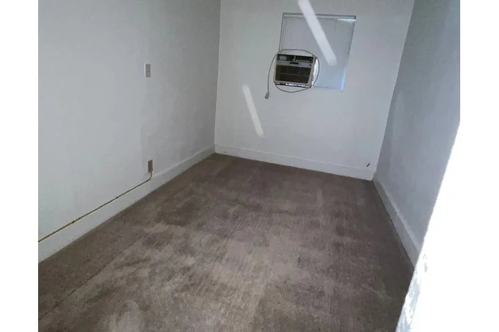 $1500 : 3 Bed, 1 Bath Home – Great Loc image 6