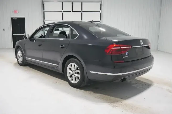 $12000 : Volkswagen Passat 2017 1.8T image 7