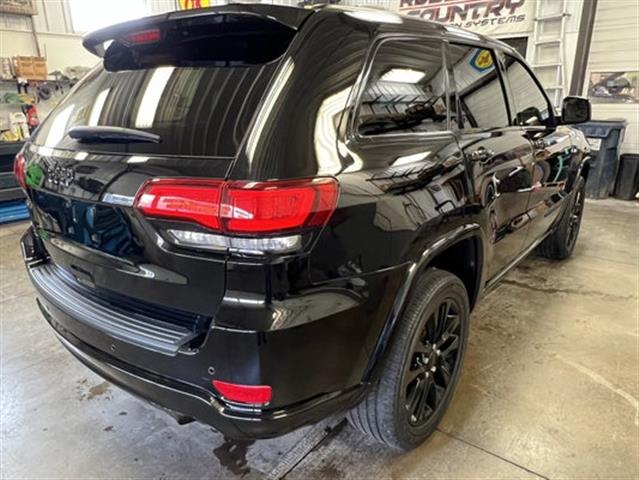 $29900 : 2021 Grand Cherokee Laredo X image 6