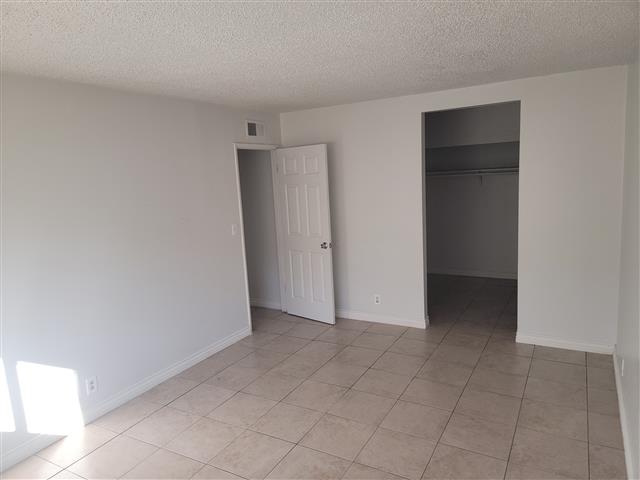 $2750 : APARTMENT FOR RENT image 2