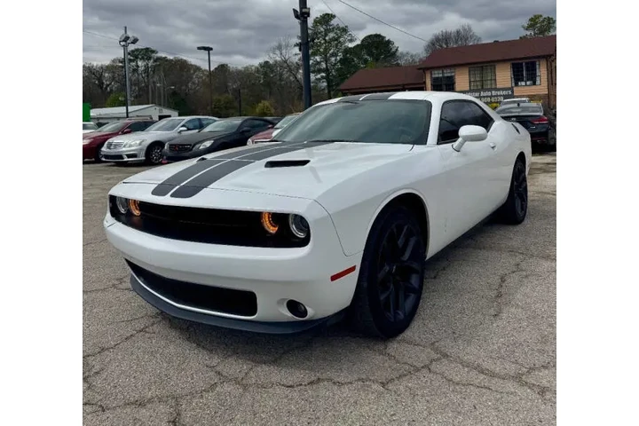 $15900 : 2021 Challenger SXT image 4