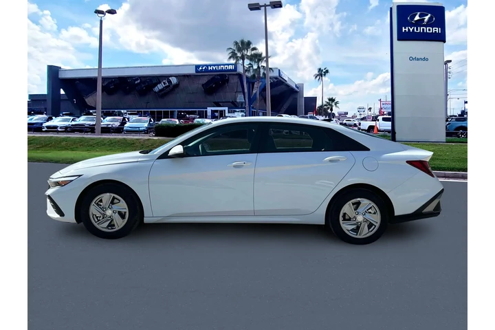 $18701 : Hyundai ELANTRA 2024 SE 4dr image 3