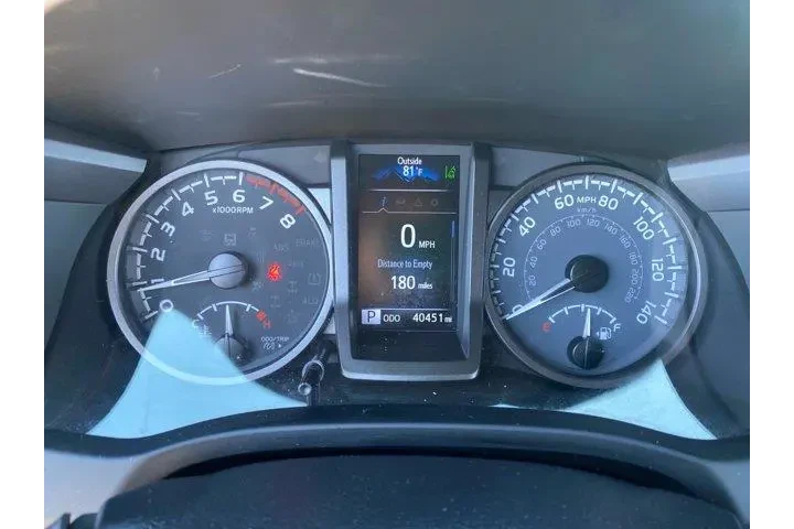 Toyota Tacoma 2023 4x4 SR5 V image 10